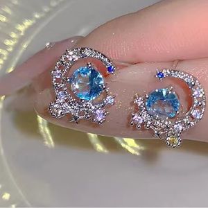 💠🌙NWT- Light Blue & Diamond Zircon Moon Earrings💠🌙